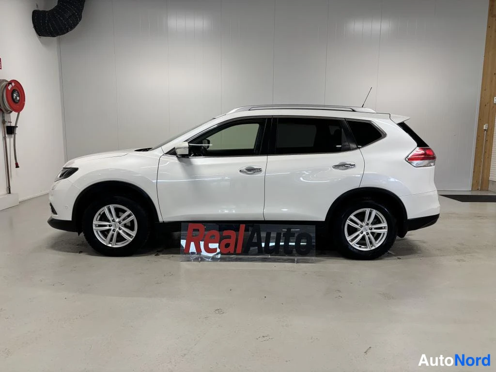 Valkoinen Nissan X-Trail 2018, sivulta, kuva 8