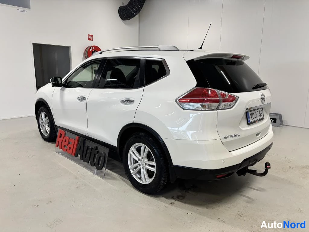 Valkoinen Nissan X-Trail 2018, takaviisto, kuva 10