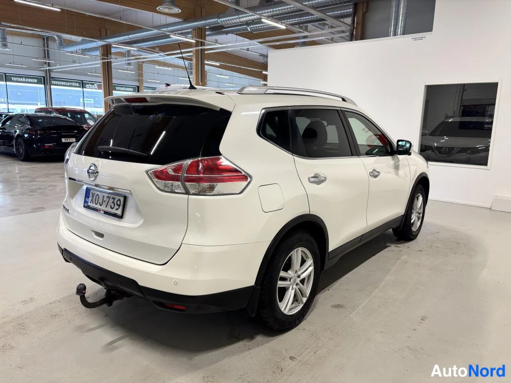 Valkoinen Nissan X-Trail 2018, takaviisto, kuva 11