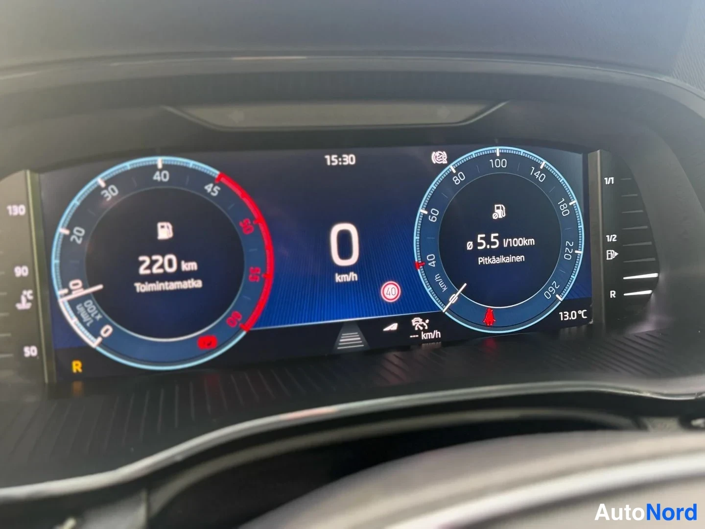 Sininen Skoda Octavia 2023, kuva 12