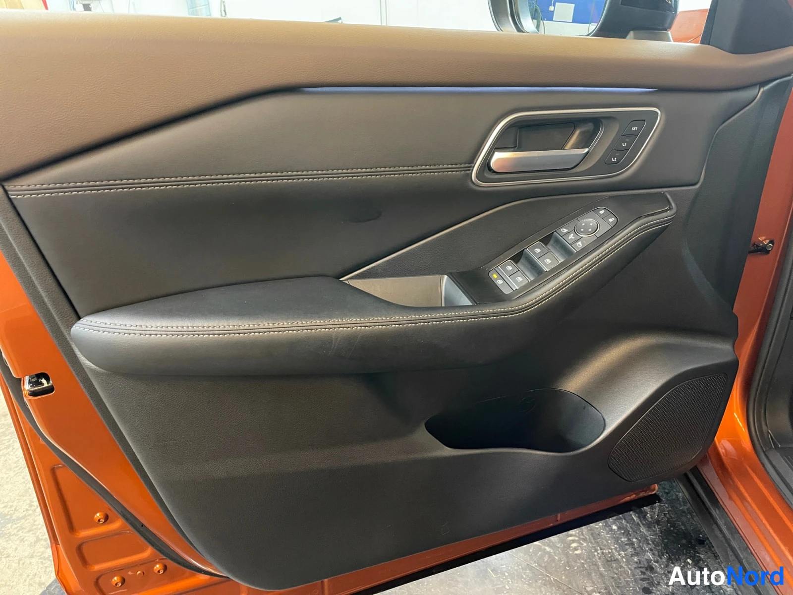 Oranssi Nissan X-Trail 2023, yksityiskohta, kuva 18