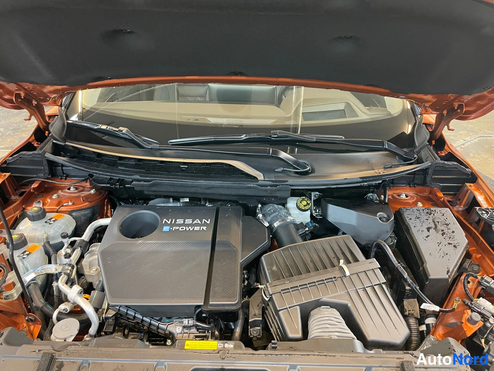 Oranssi Nissan X-Trail 2023, moottoritila, kuva 16