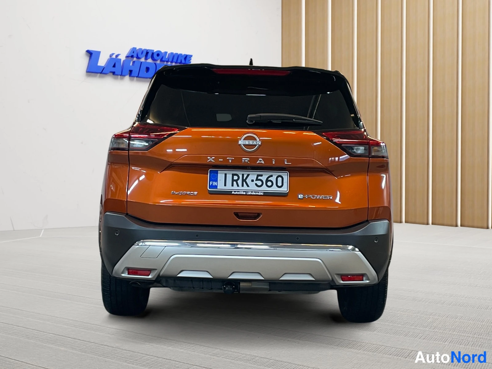 Oranssi Nissan X-Trail 2023, takaa, kuva 8