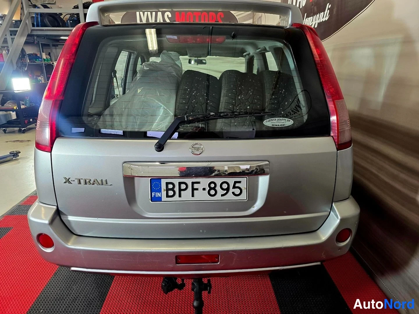 Silver Nissan X-TRAIL 2004, rear, photo 5