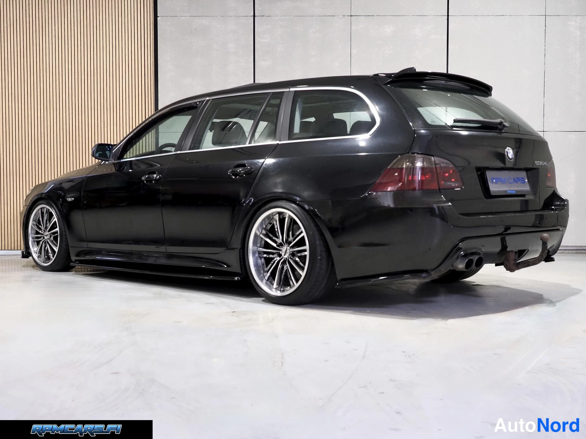 Musta BMW 535d 2005, takaviisto, kuva 9