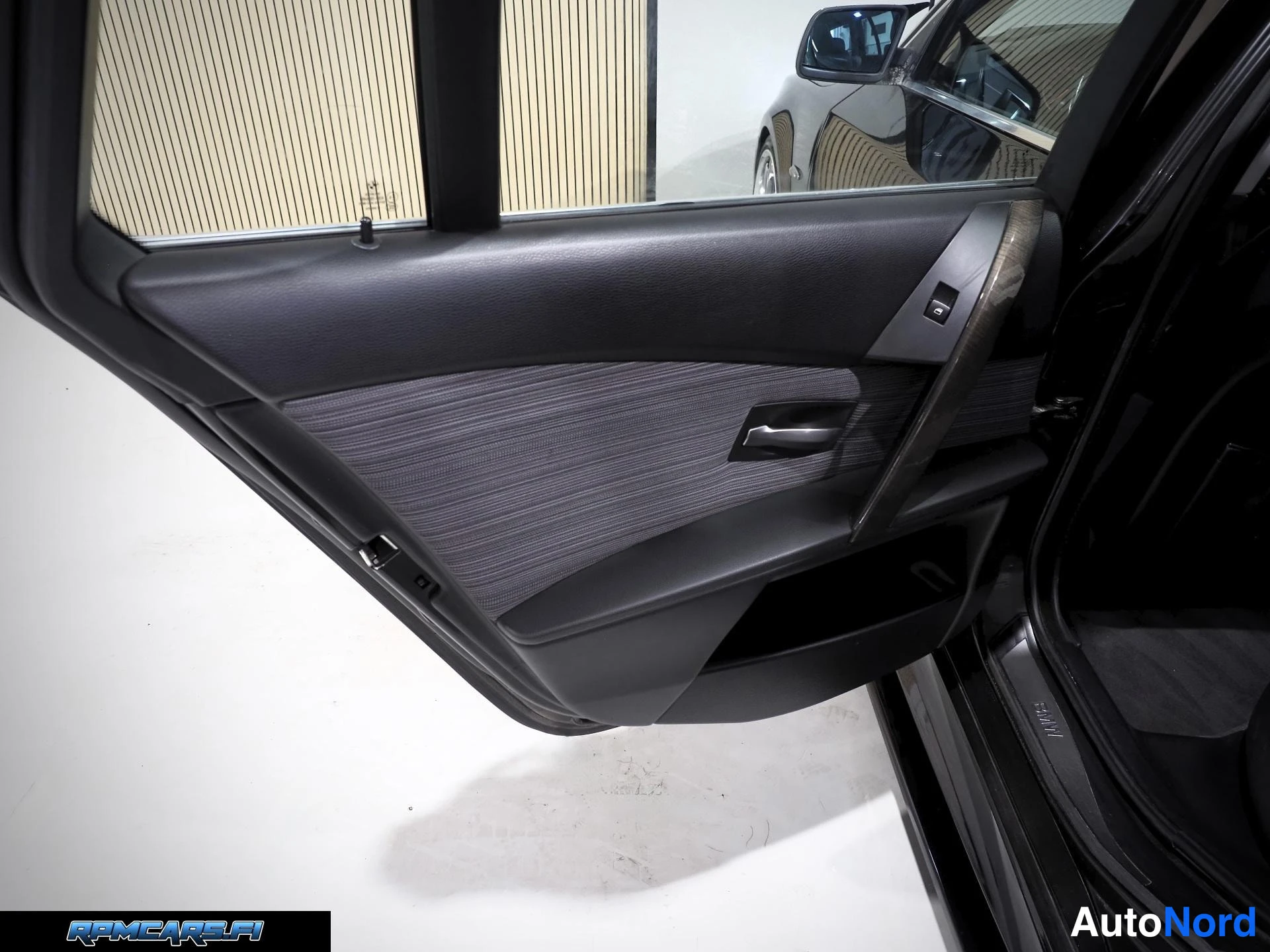 Musta BMW 535d 2005, kuva 21