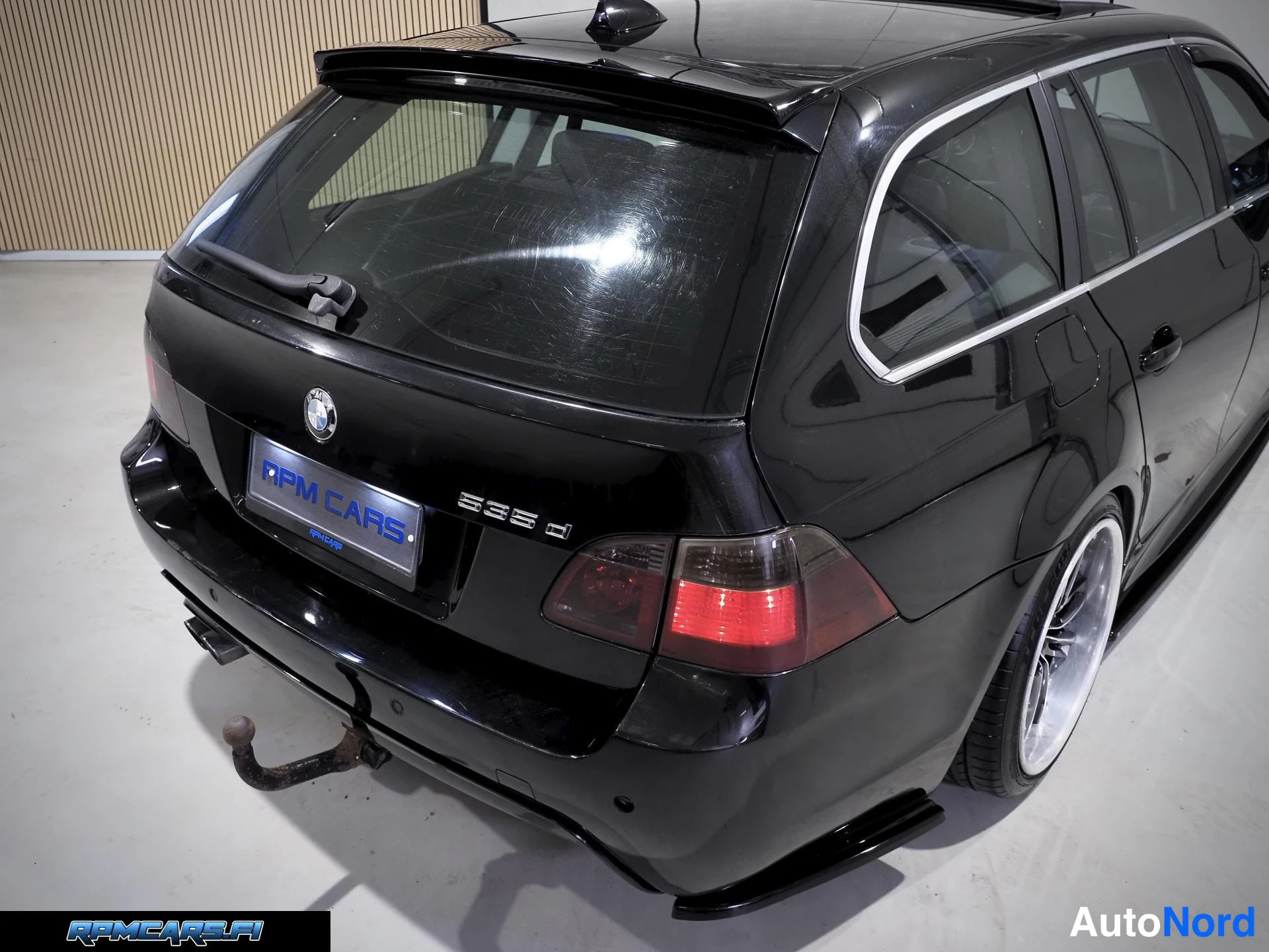 Musta BMW 535d 2005, takaviisto, kuva 11