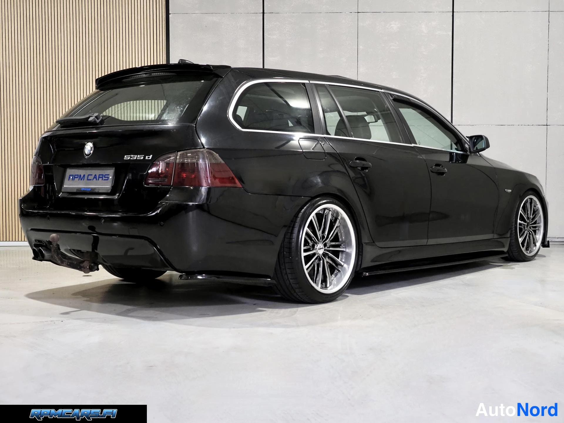 Musta BMW 535d 2005, takaviisto, kuva 10