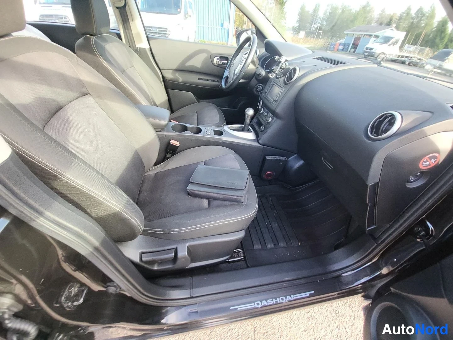 Musta Nissan Qashqai 2013, kuva 10