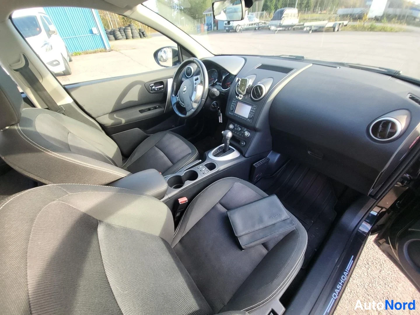 Musta Nissan Qashqai 2013, kuva 11