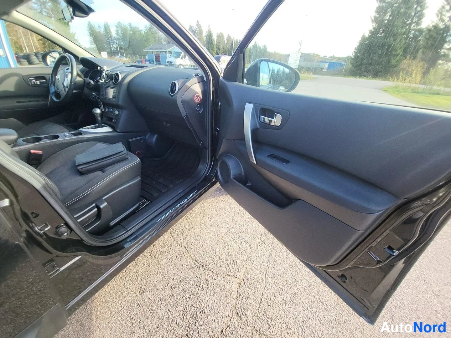 Musta Nissan Qashqai 2013, kuva 12