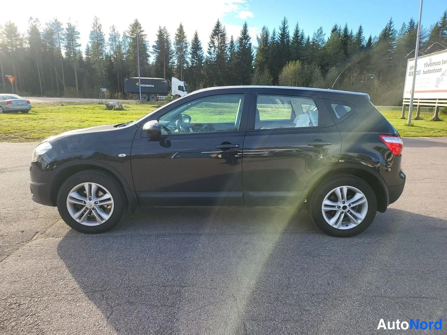 Musta Nissan Qashqai 2013, kuva 16