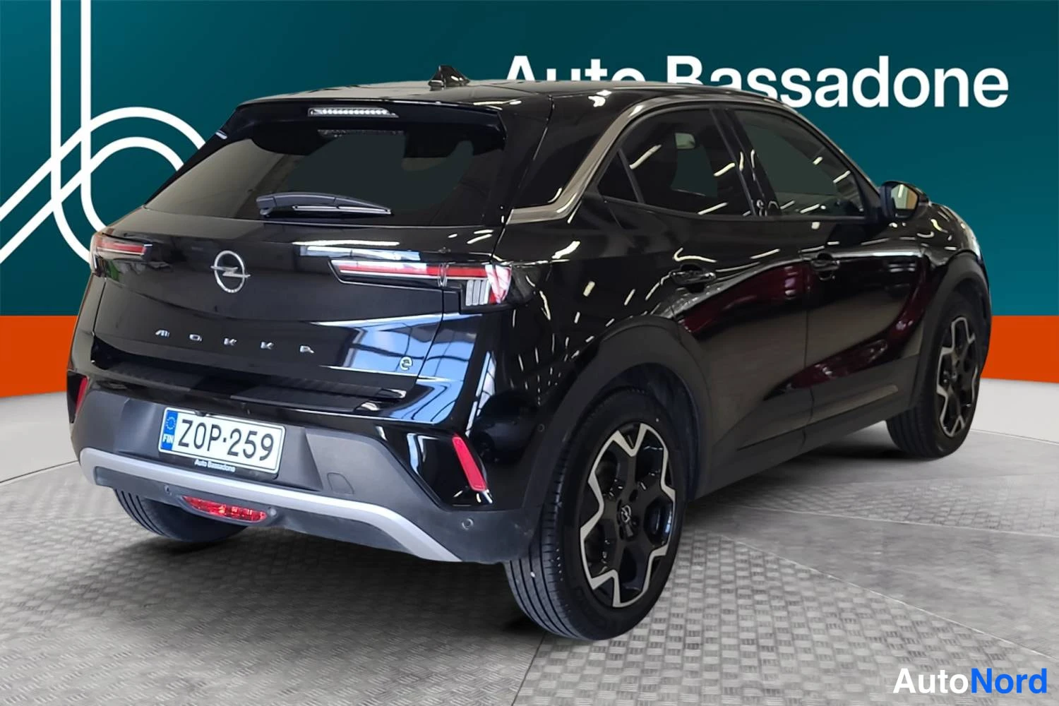 Musta Opel Mokka 2021, takaviisto, kuva 7