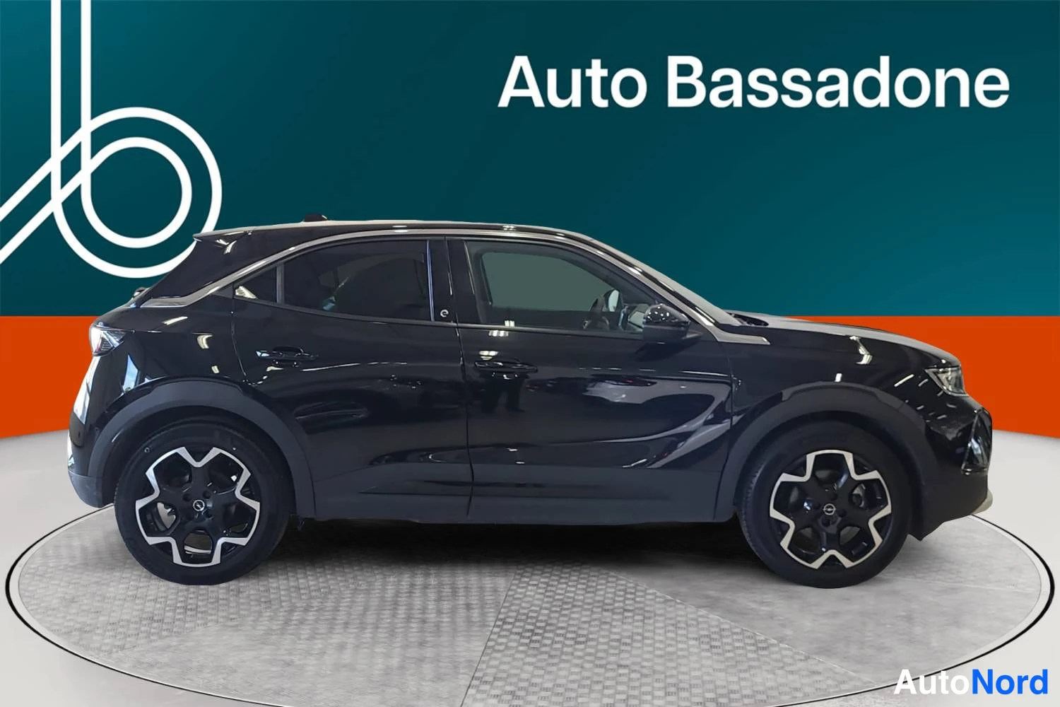 Musta Opel Mokka 2021, sivulta, kuva 5