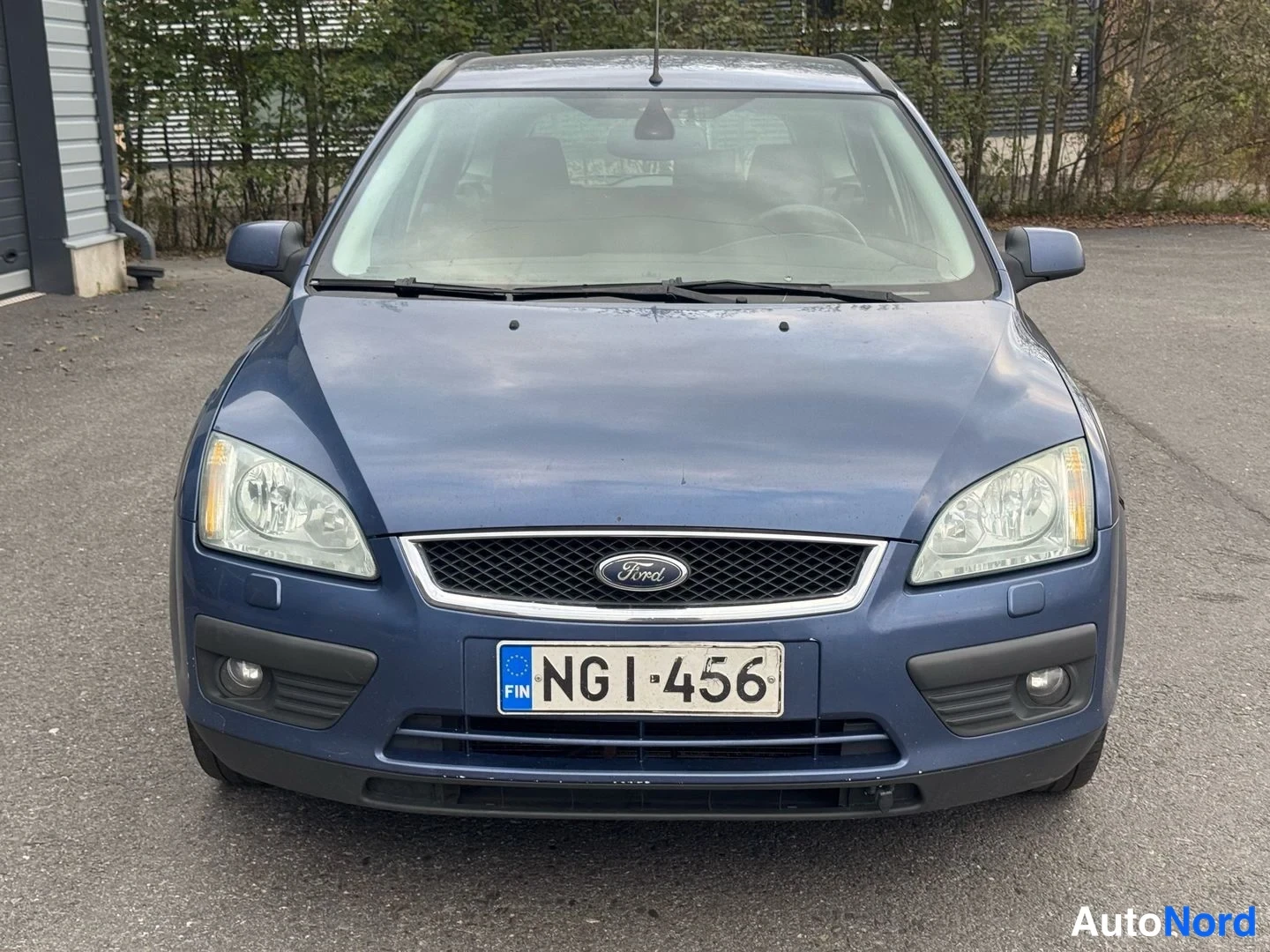 Sininen Ford Focus 2005, edestä, kuva 4