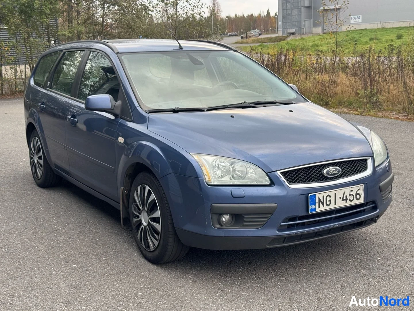 Sininen Ford Focus 2005, etuviisto, keula oikealle, kuva 3