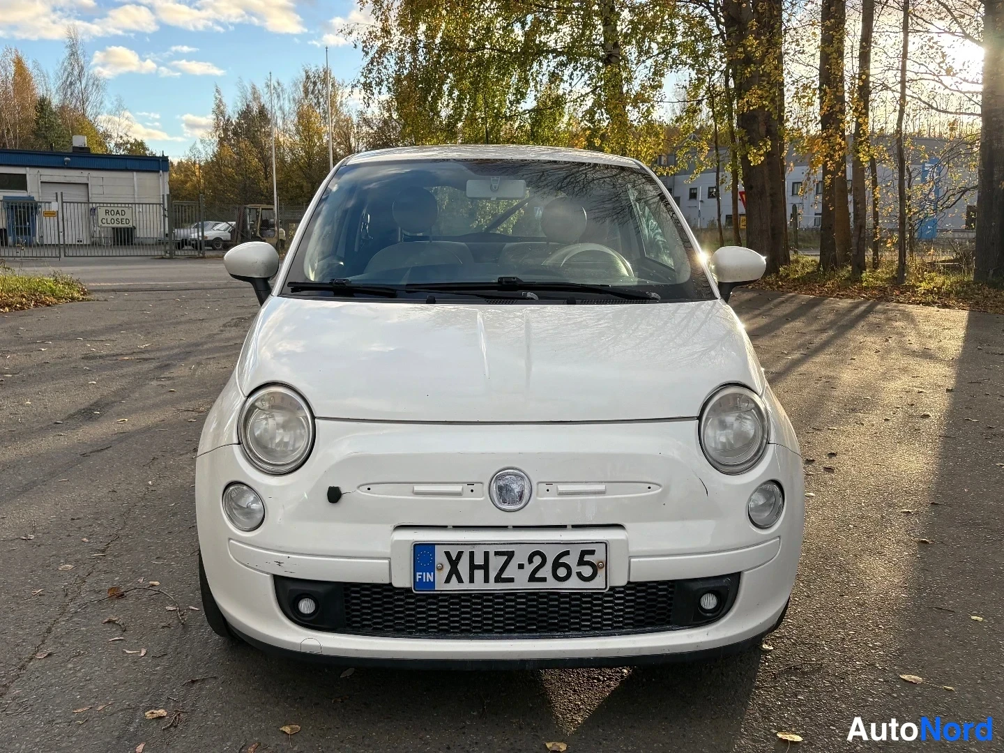 Valkoinen Fiat 500 2012, edestä, kuva 3