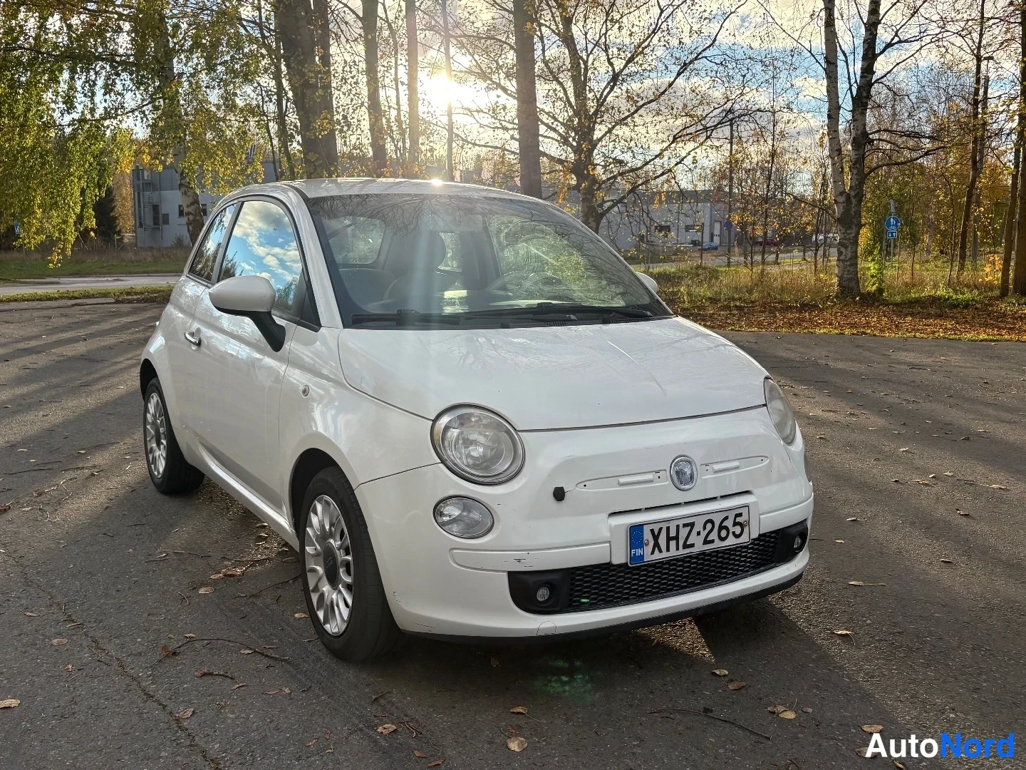 Valkoinen Fiat 500 2012, etuviisto, keula oikealle, kuva 2