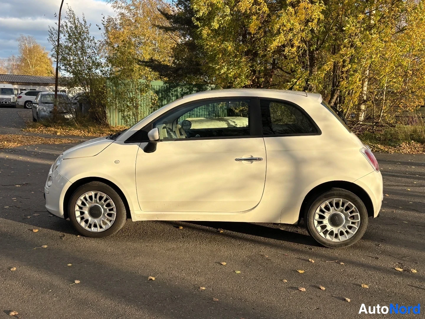 Valkoinen Fiat 500 2012, sivulta, kuva 4