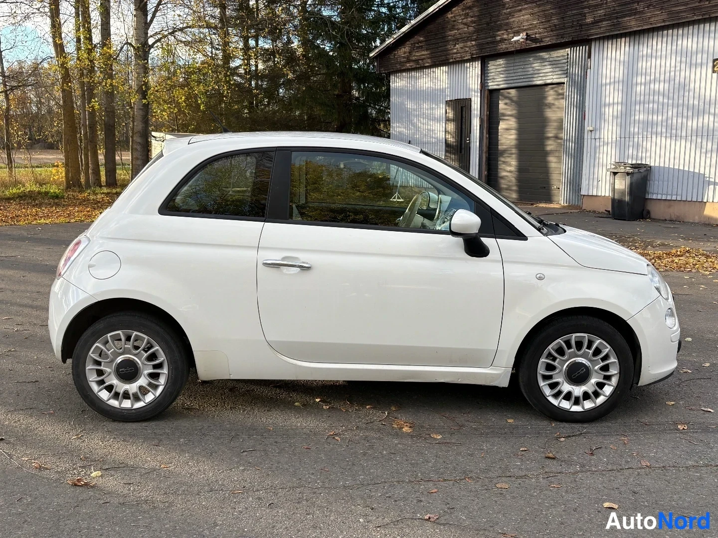 Valkoinen Fiat 500 2012, sivulta, kuva 5