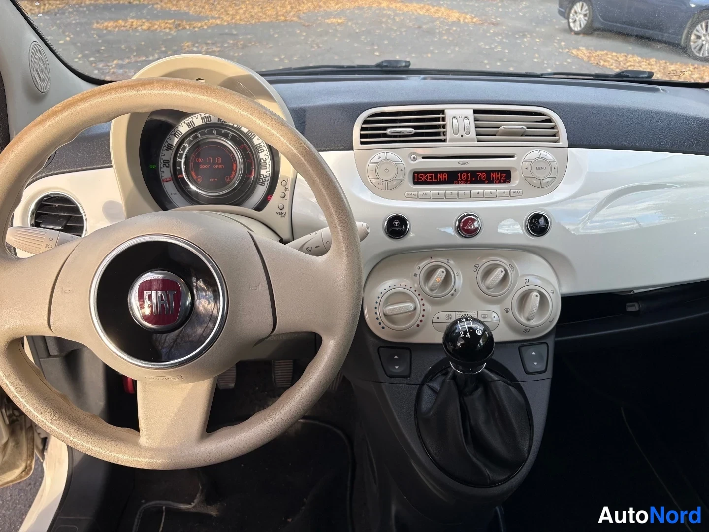 Valkoinen Fiat 500 2012, kuva 10