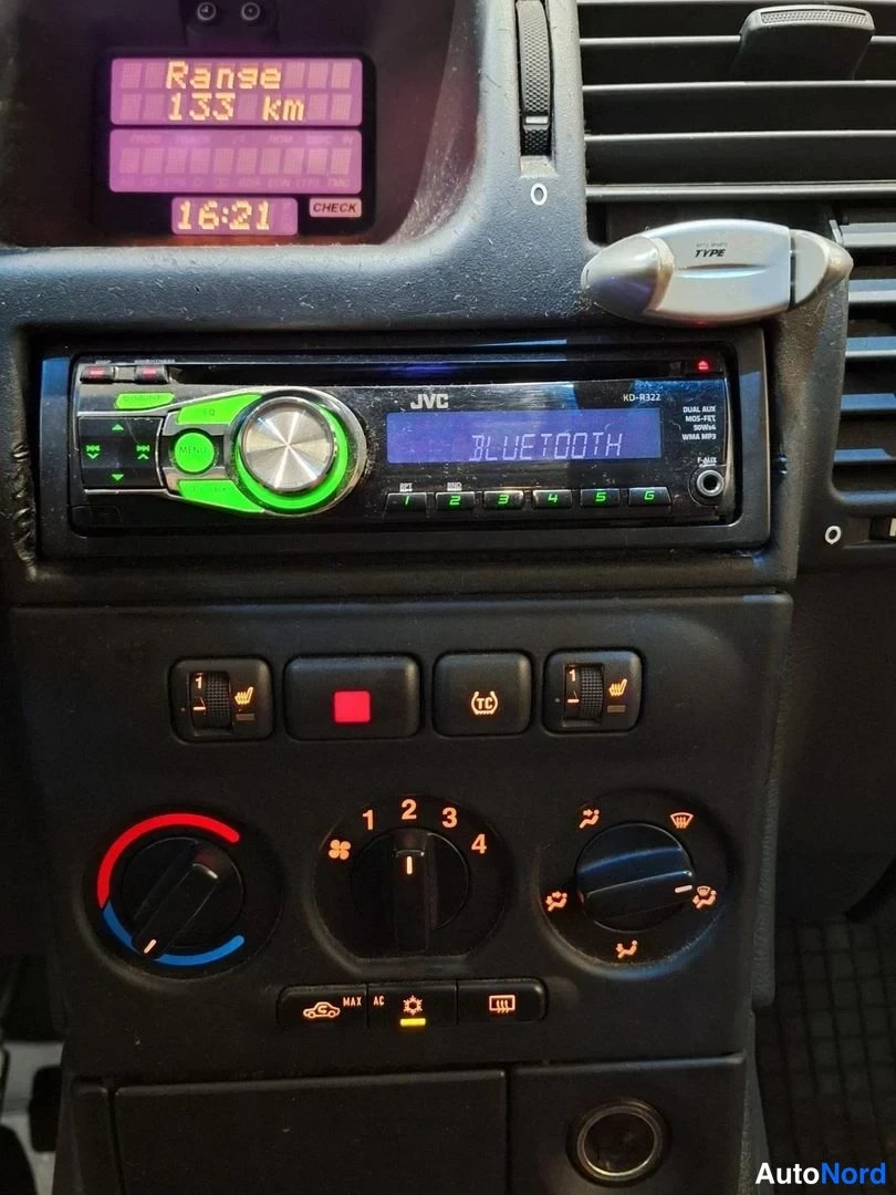 Punainen Opel Zafira 2000, kuva 14
