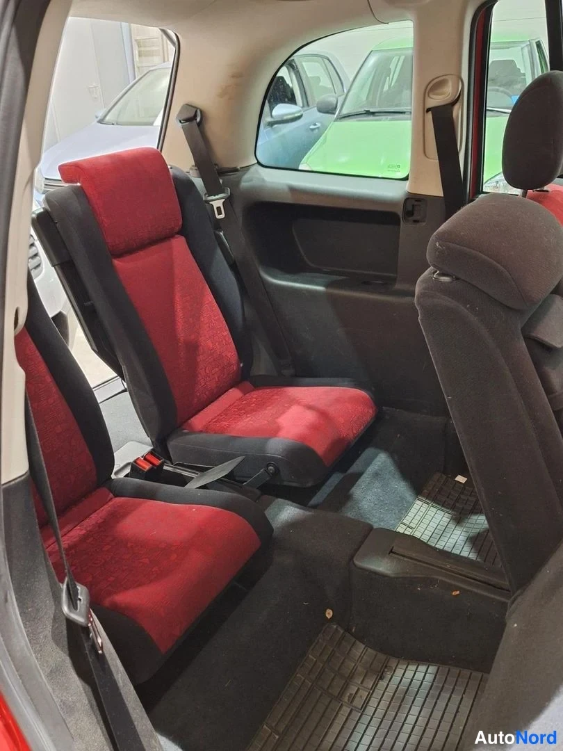 Punainen Opel Zafira 2000, kuva 15