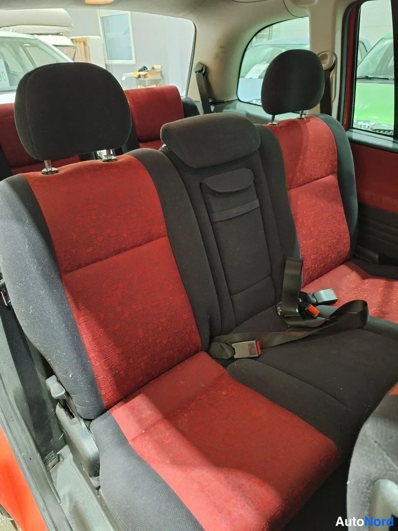 Punainen Opel Zafira 2000, kuva 9