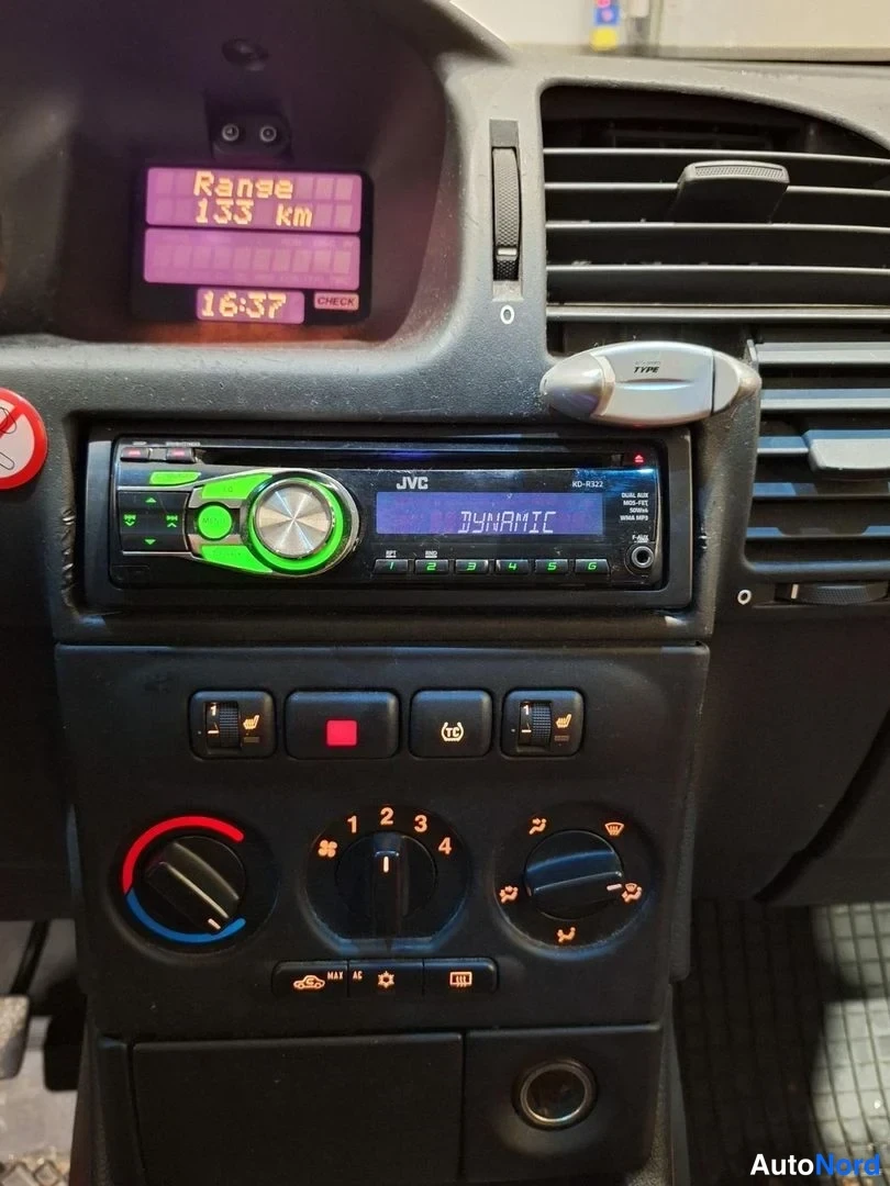Punainen Opel Zafira 2000, kuva 10