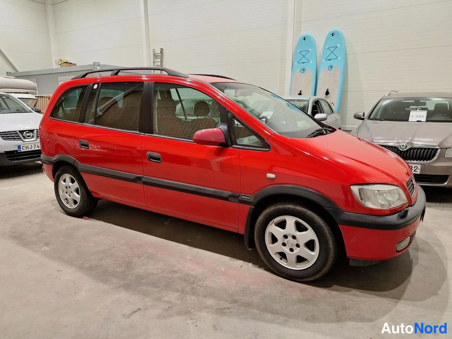 Punainen Opel Zafira 2000, etuviisto, keula oikealle, kuva 2