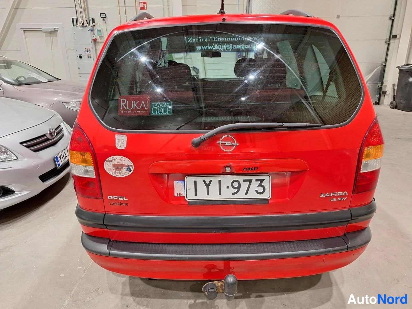 Punainen Opel Zafira 2000, takaa, kuva 6