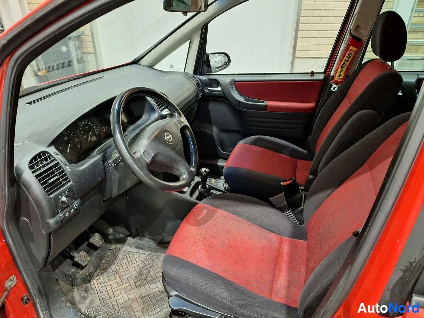Punainen Opel Zafira 2000, kuva 7