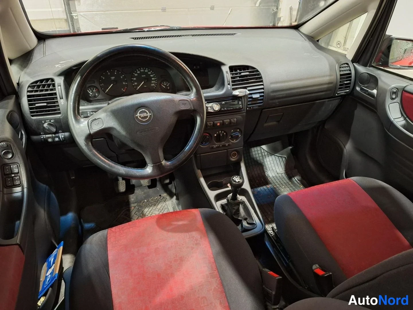 Punainen Opel Zafira 2000, kuva 12