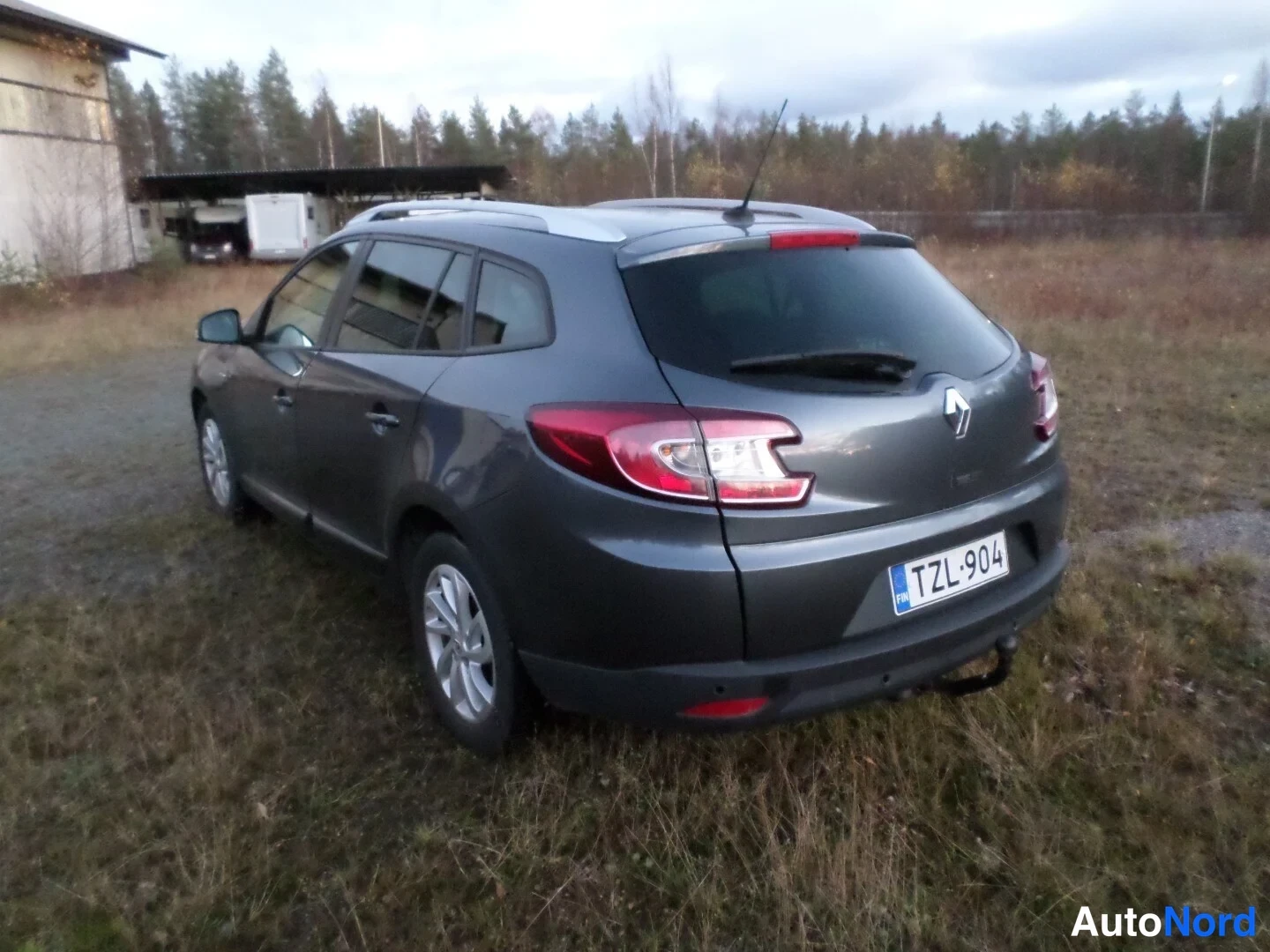 Harmaa Renault Megane 2015, takaviisto, kuva 8