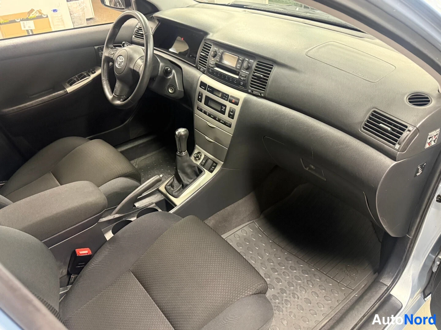 Sininen Toyota Corolla 2004, kuva 6
