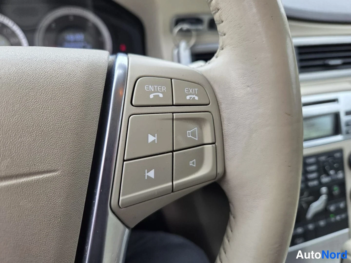 Beige Volvo XC70 2010, yksityiskohta, kuva 14