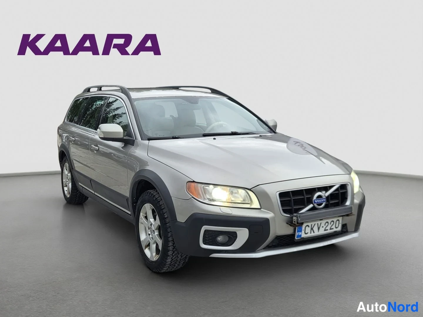 Beige Volvo XC70 2010, etuviisto, keula oikealle, kuva 3