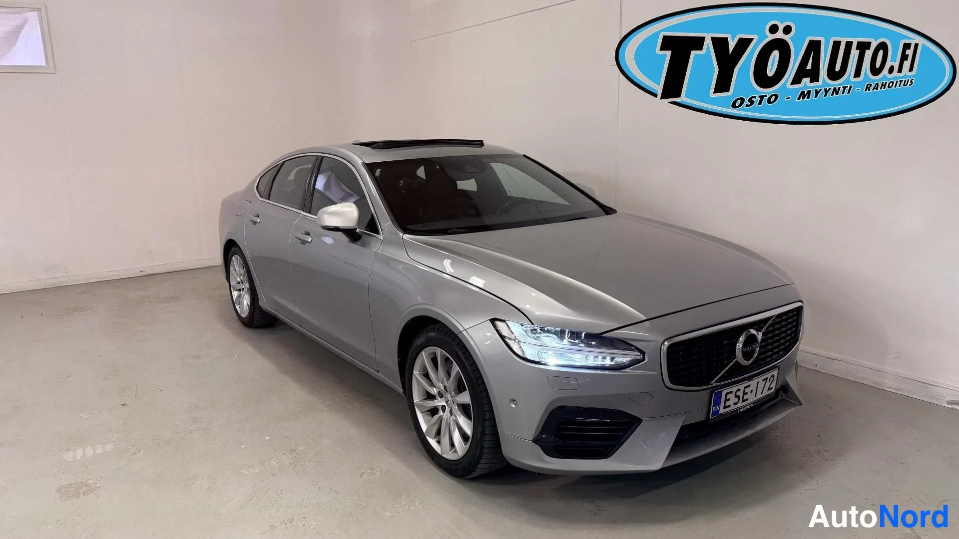 Harmaa Volvo S90 2018, etuviisto, keula oikealle, kuva 2