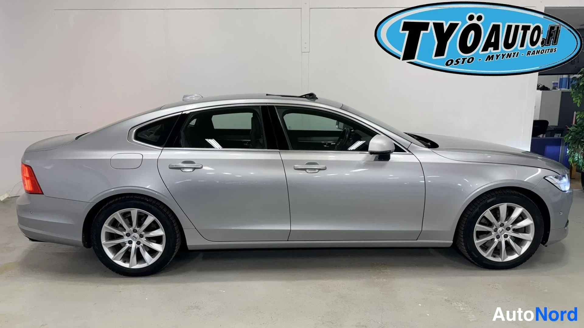 Harmaa Volvo S90 2018, takaviisto, kuva 4