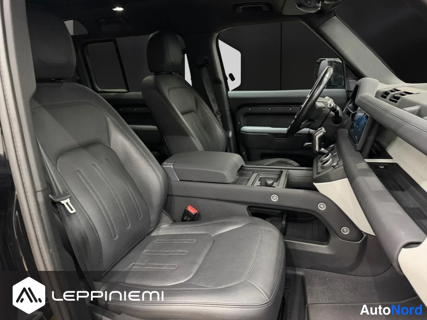 Musta Land Rover Defender 110 2022, kuva 13