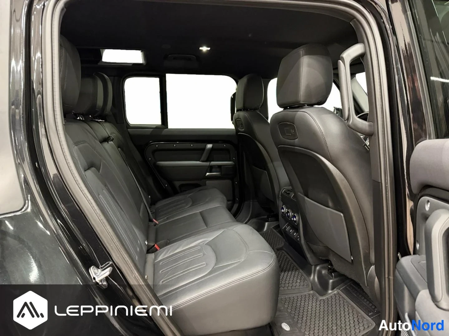 Musta Land Rover Defender 110 2022, kuva 14