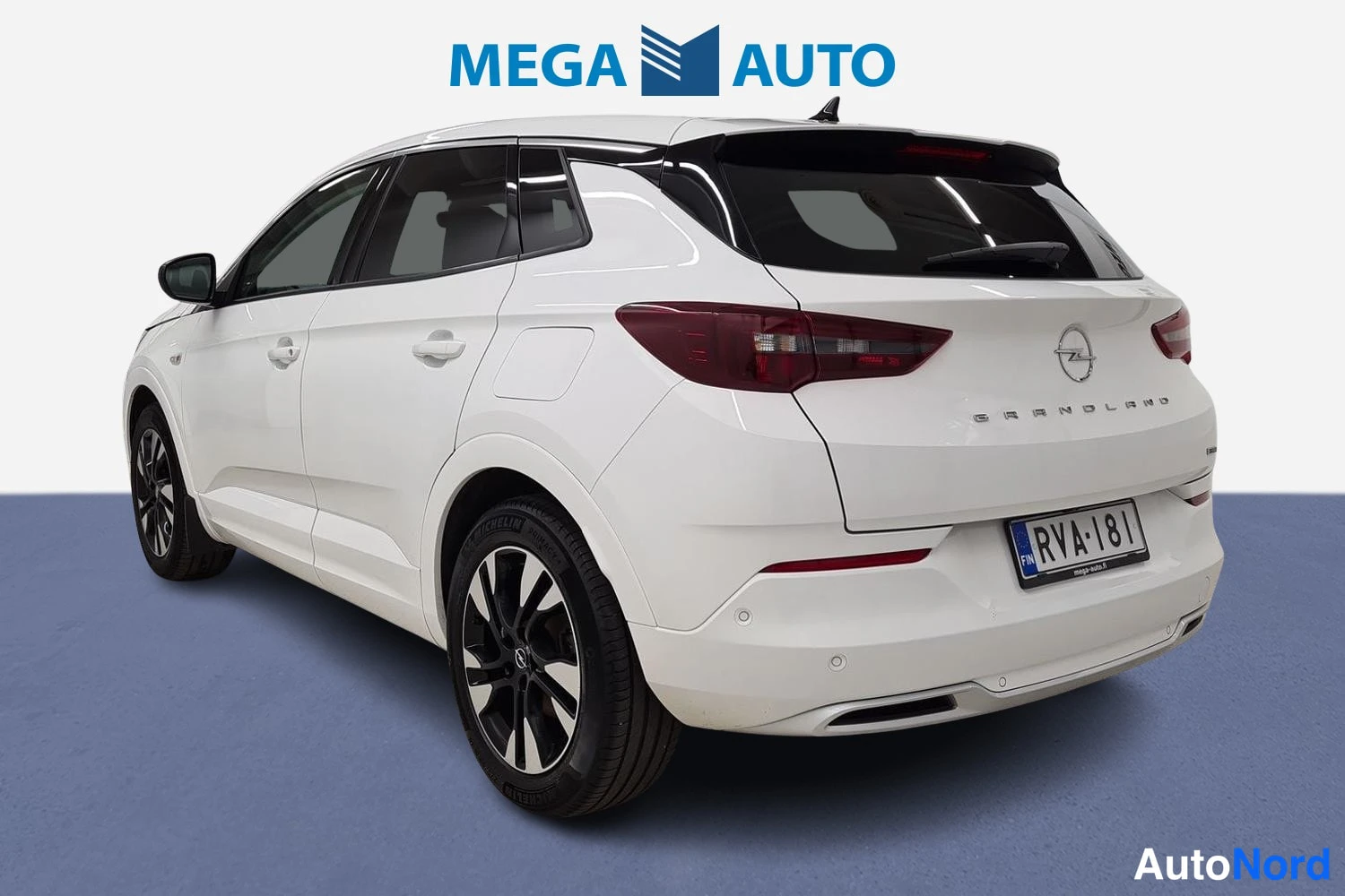 Valkoinen Opel Grandland 2023, takaviisto, kuva 8