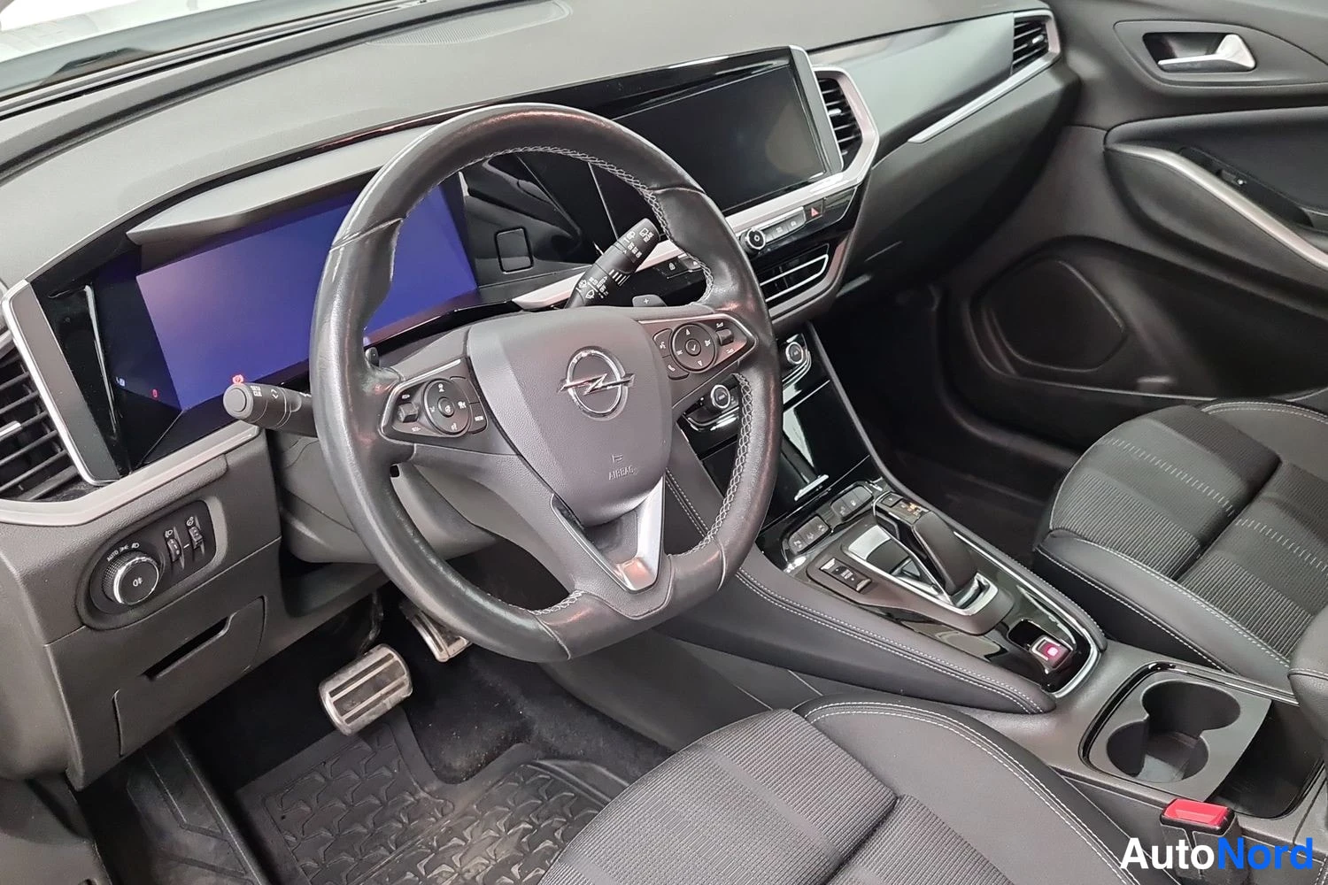 Valkoinen Opel Grandland 2023, kuva 31