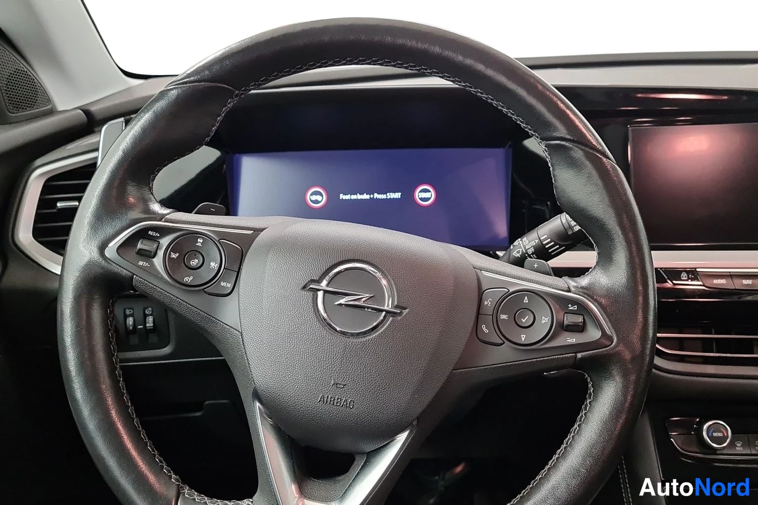 Valkoinen Opel Grandland 2023, kuva 33