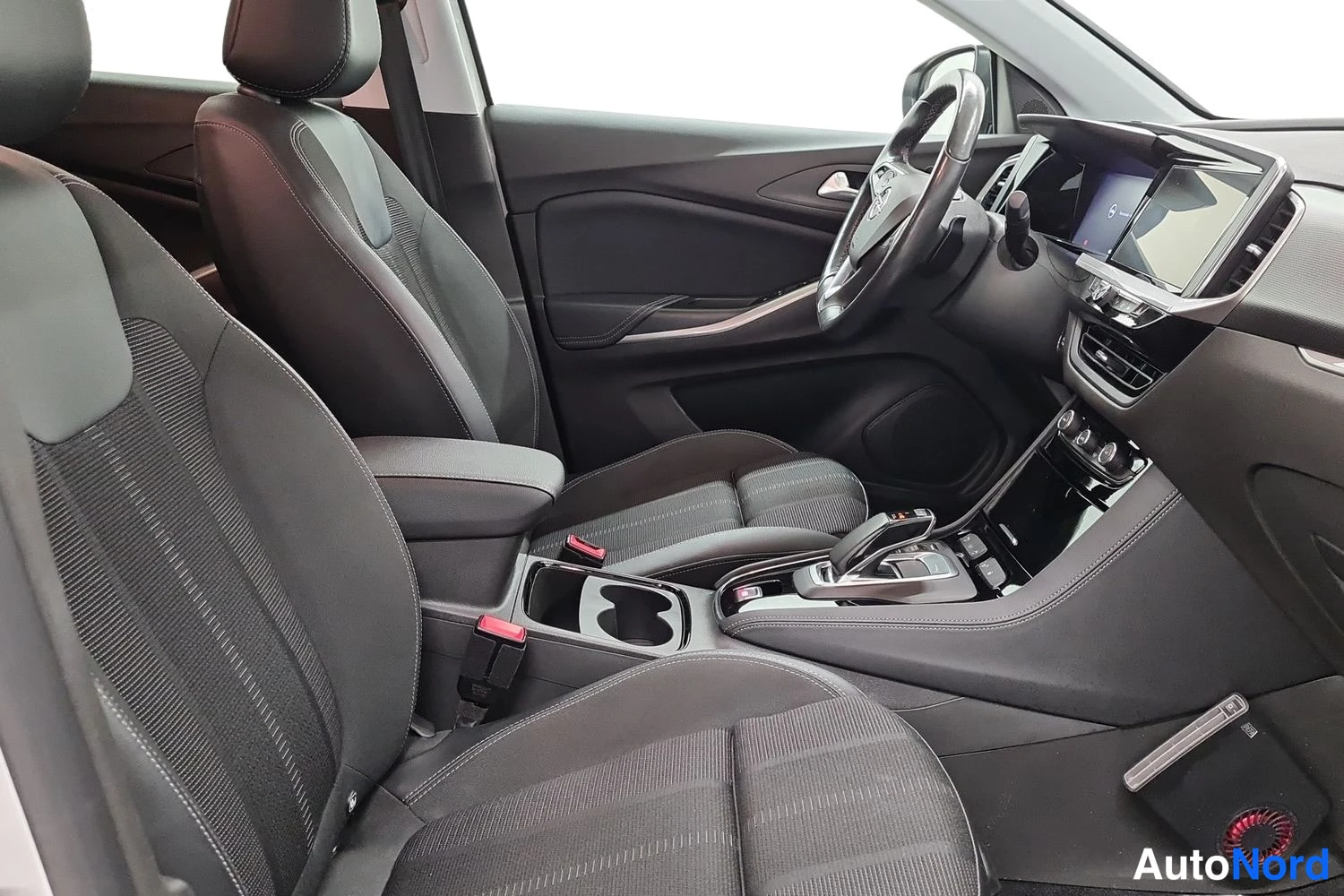 Valkoinen Opel Grandland 2023, kuva 34