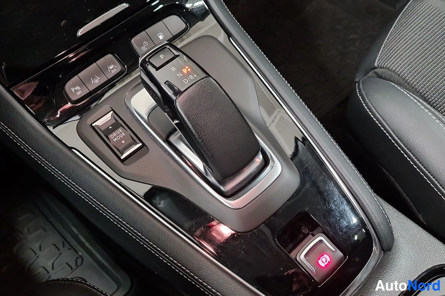 Valkoinen Opel Grandland 2023, kuva 42