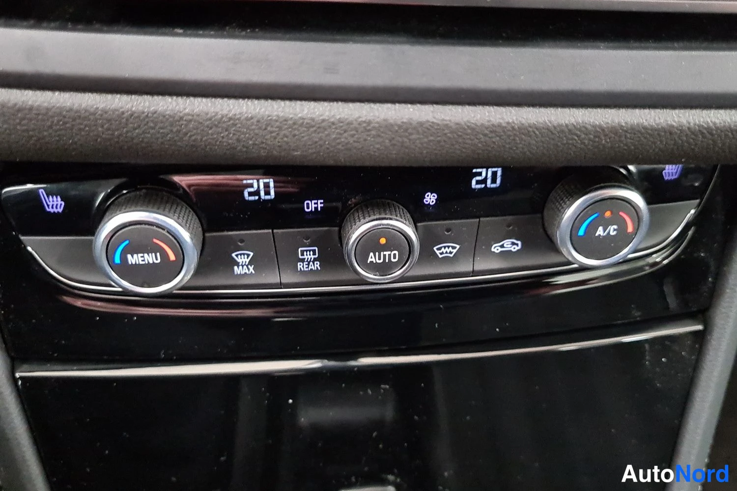 Valkoinen Opel Grandland 2023, kuva 43