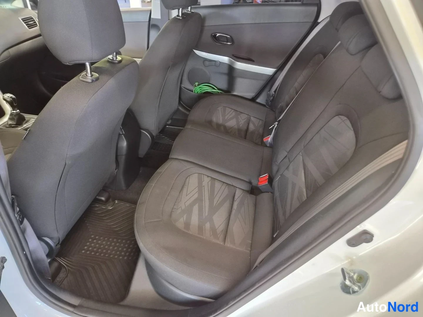 Valkoinen Kia Ceed 2015, kuva 27