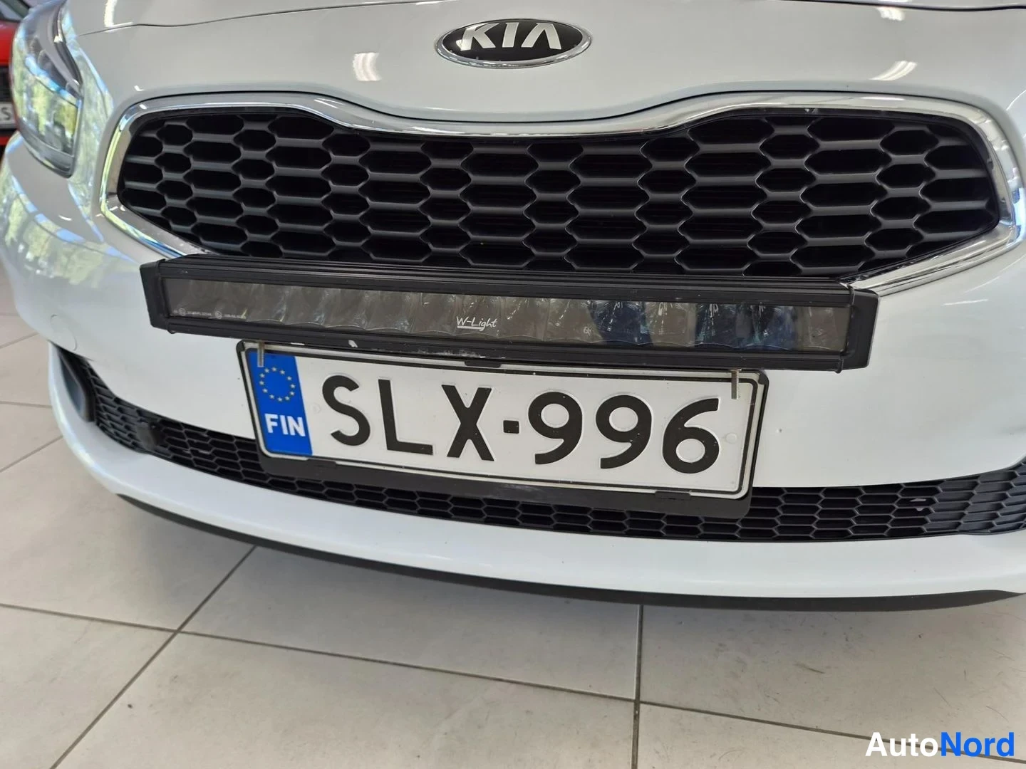 Valkoinen Kia Ceed 2015, edestä, kuva 6