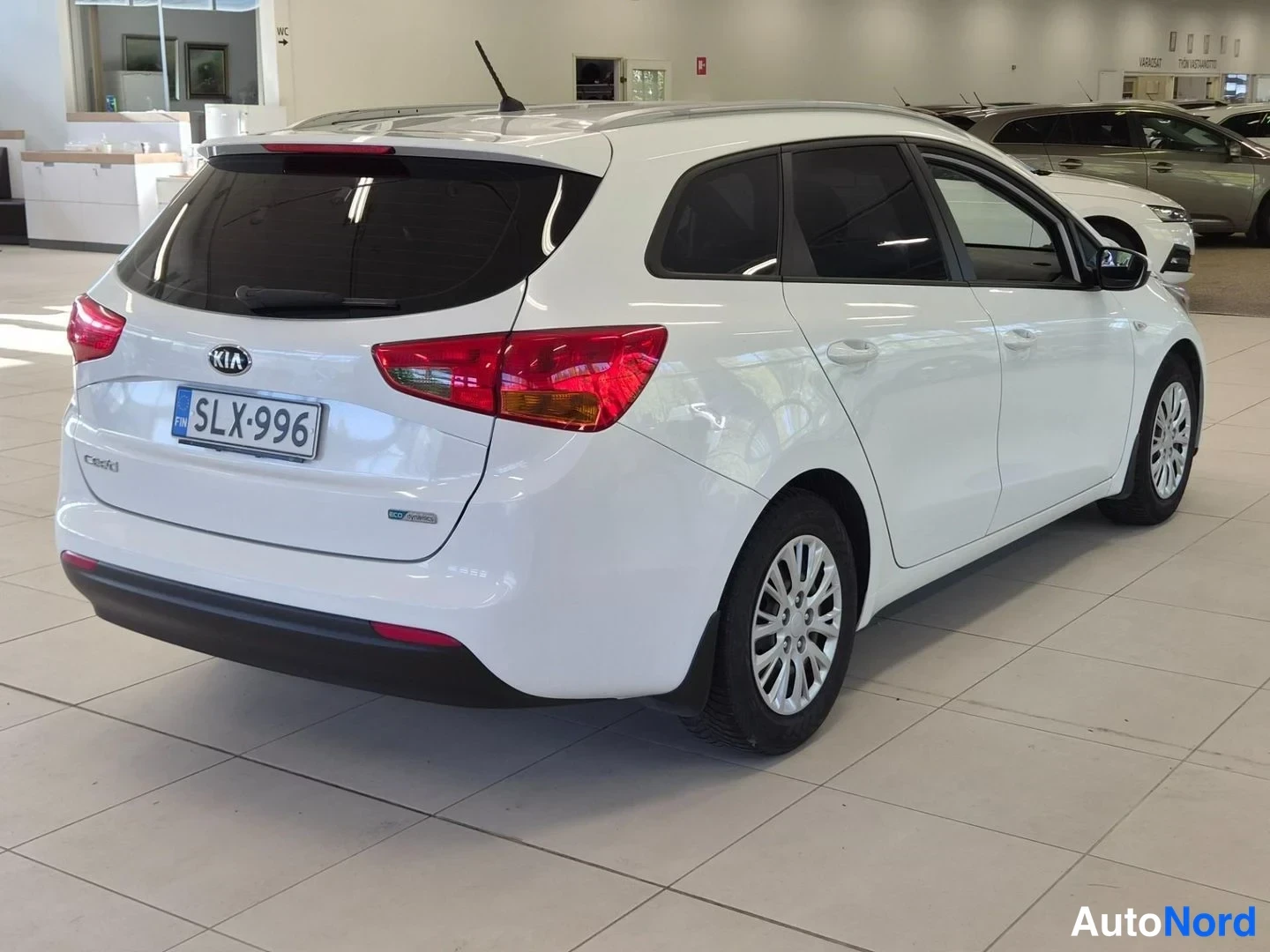 Valkoinen Kia Ceed 2015, takaviisto, kuva 7